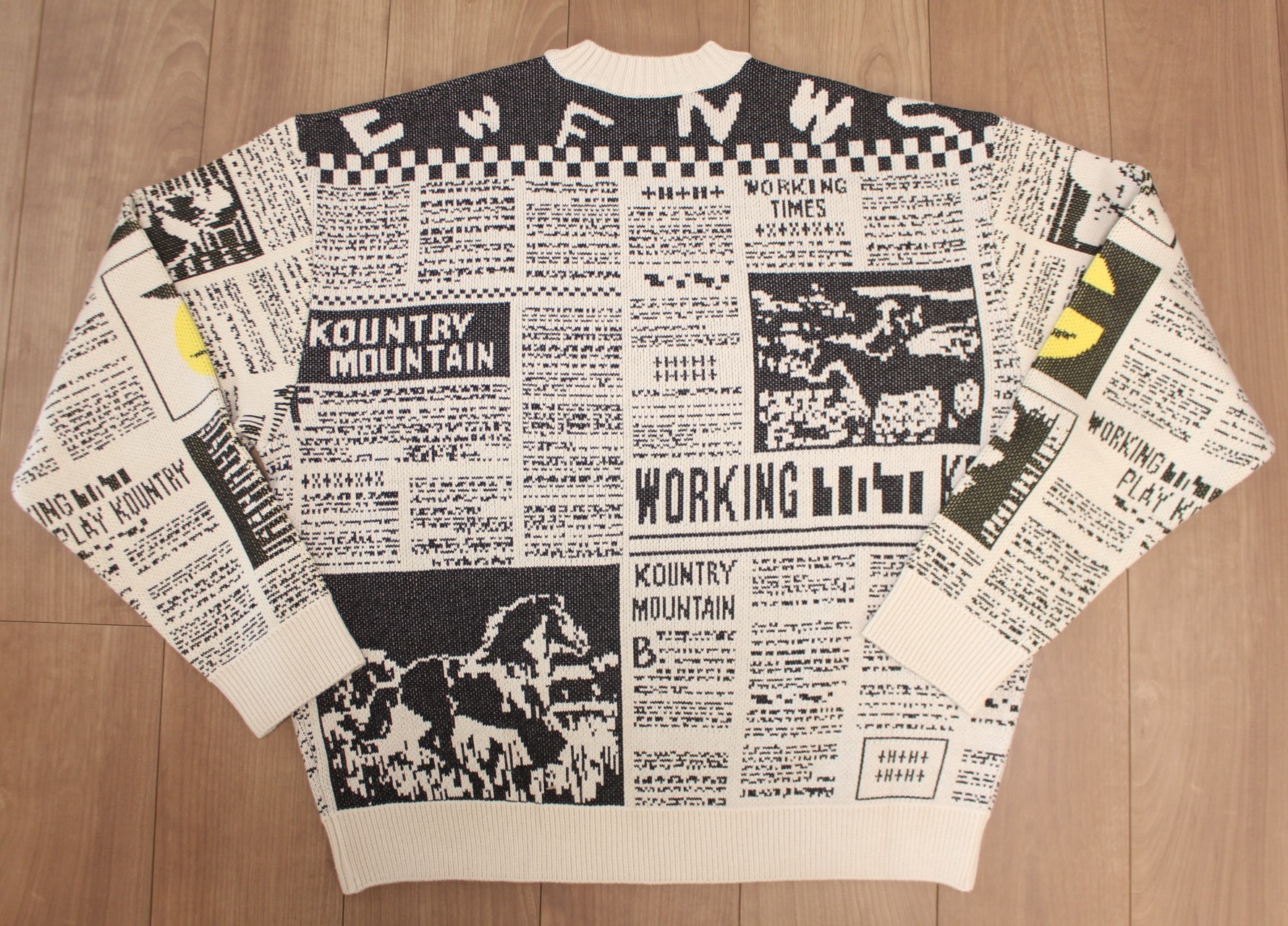 8G Knit NEWSPAPER Pattern Crew Sweater (KOUNTRY NEWS) K2311KN158